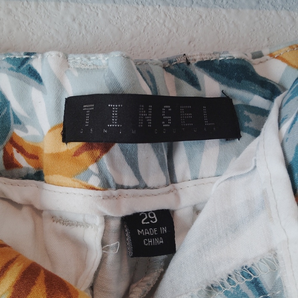 Tinsel Leaf Print Summer Shorts - Picture 3 of 5